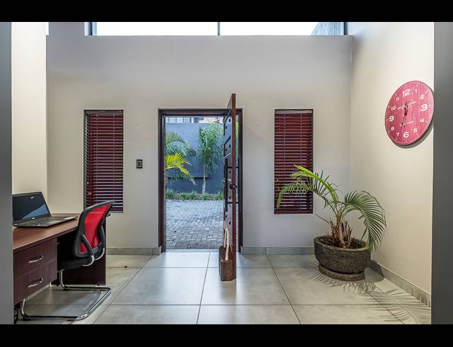 5 BEDROOM HOUSE FOR SALE IN ISLAND VIEW